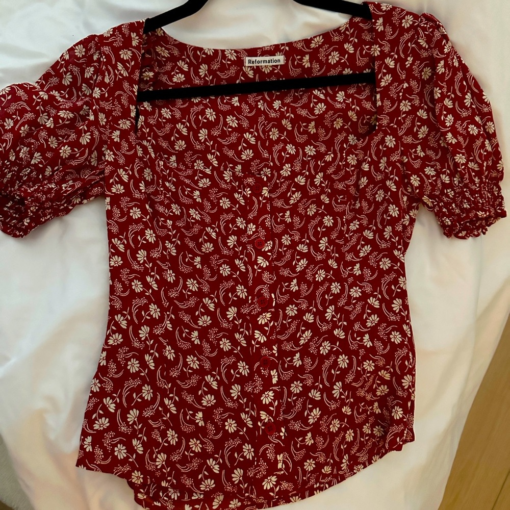 Never worn reformation top size 4!